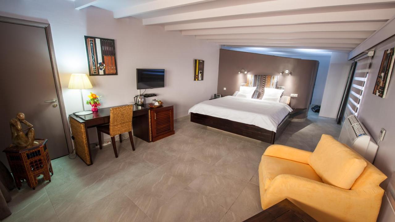Residence Hoteliere Du Phare Либревил Екстериор снимка