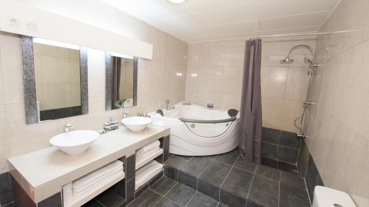 Residence Hoteliere Du Phare Либревил Екстериор снимка