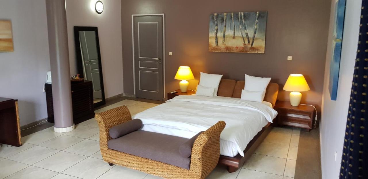 Residence Hoteliere Du Phare Либревил Екстериор снимка