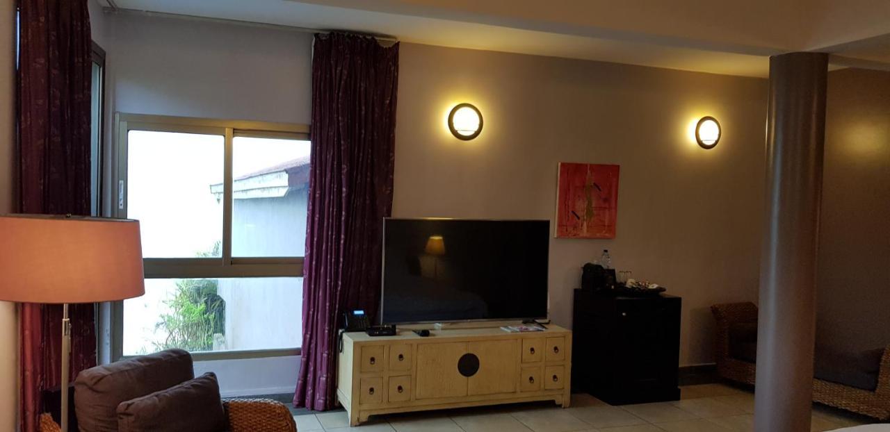 Residence Hoteliere Du Phare Либревил Екстериор снимка